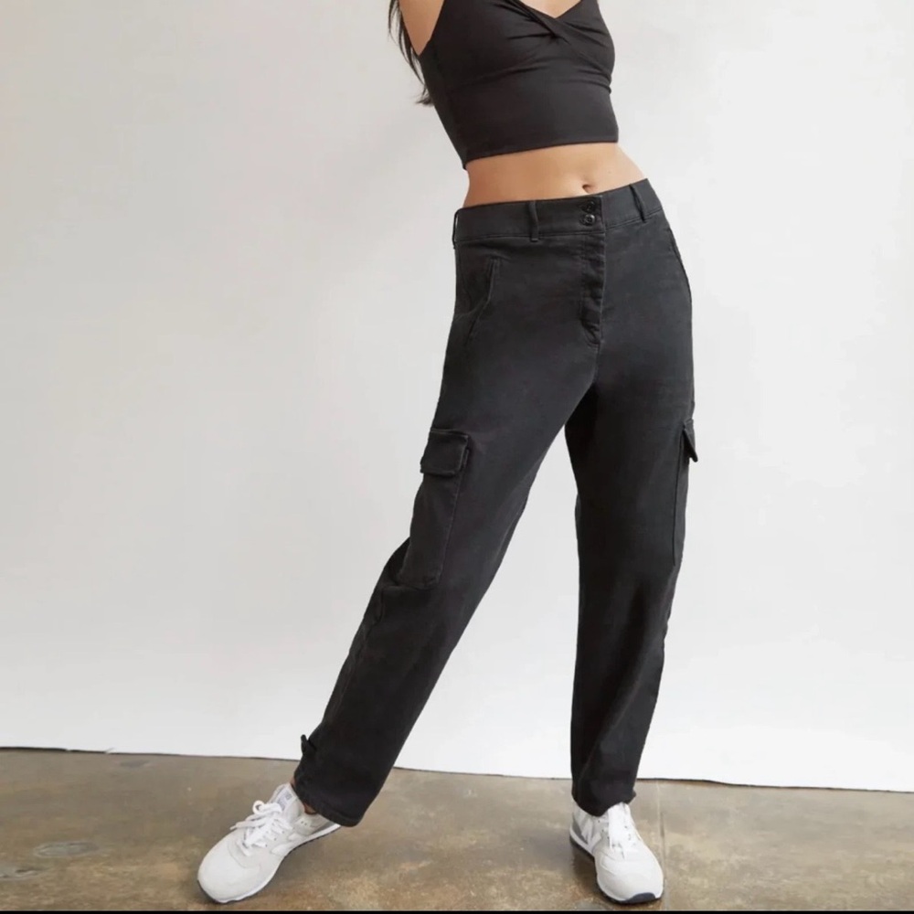 Aritzia Wilfred Free Modern Cargo Pant Black